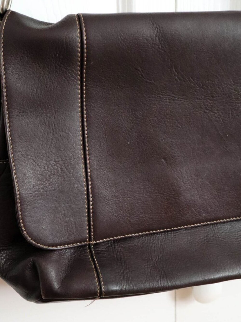 Le Donne Leather Collection Flap Over Crossbody Messenger Bag Dark Brown - Picture 2 of 9